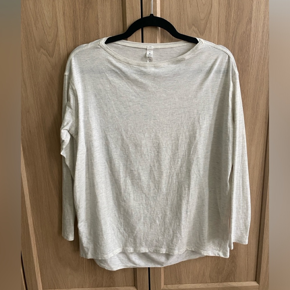 NWOT lululemon relaxed fit lightweight 3/4 sleeve - long sleeve shirt, size 4